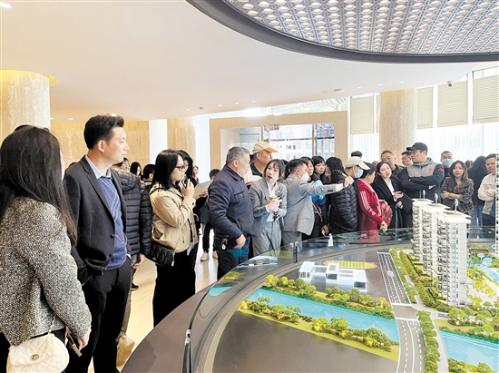僑胞購房熱拉高本地樓盤成交量。