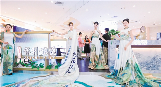 保利瑯悅城市展廳開放現(xiàn)場。