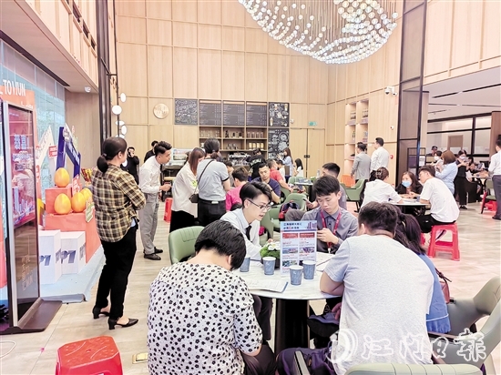 政策給力，吸引不少消費(fèi)者購房。