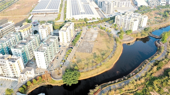 地塊位于臺山市工業(yè)新城南組團(tuán)生活區(qū)南側(cè)。