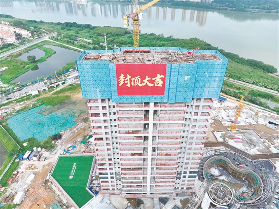 江發(fā)·天御灣6號樓順利封頂。