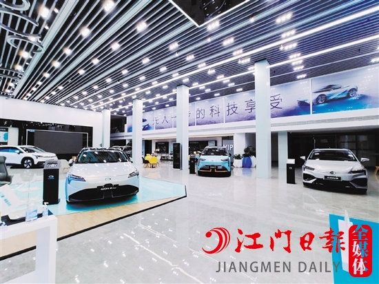 廣汽埃安江門(mén)第一體驗(yàn)中心寬敞氣派的展廳。