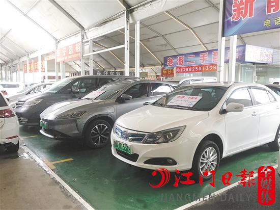 二手車市場(chǎng)上新能源汽車少人問(wèn)津。