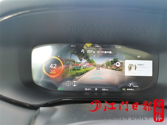 更加智能化的新能源汽車，對(duì)汽車芯片的需求更多。