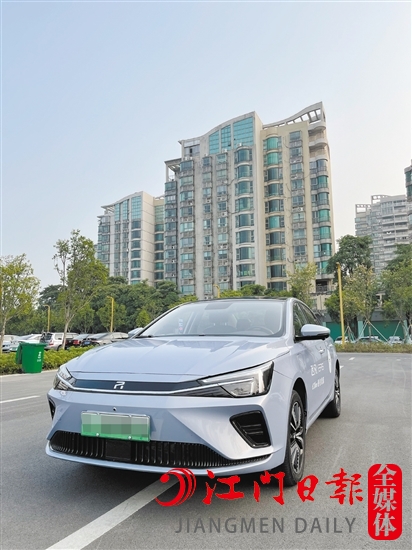 ER6的外觀科技運(yùn)動(dòng)。
