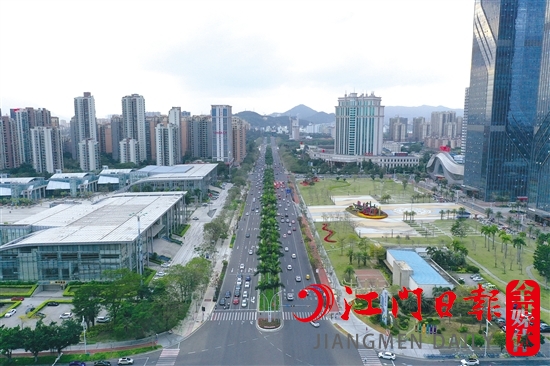 汽車駛?cè)肭f(wàn)家。司徒俊杰