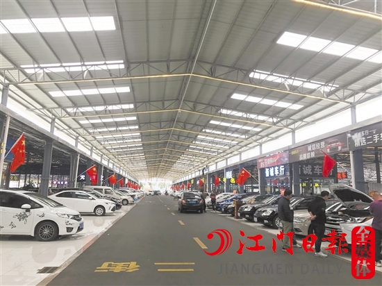 消費者到二手車市場賣車時，建議貨比三家。