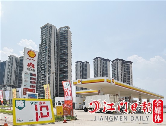 不少加油站都推出了加油優(yōu)惠。