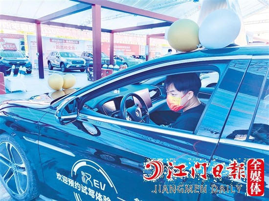 高端新能源汽車越來越受到消費(fèi)者關(guān)注。