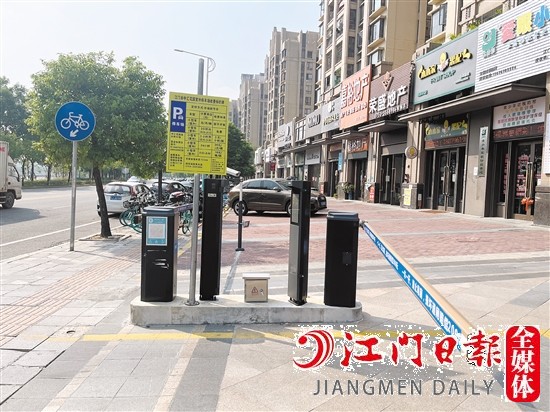 停車(chē)時(shí)選擇收費(fèi)停車(chē)場(chǎng)會(huì)更有保障。