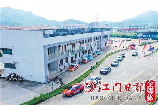 比亞迪王朝網(wǎng)對(duì)比試駕會(huì)有直線加速、斜坡挑戰(zhàn)等多個(gè)項(xiàng)目。