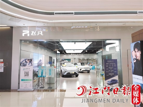 近年來，進(jìn)駐繁華商場(chǎng)成為許多造車新勢(shì)力的常態(tài)。