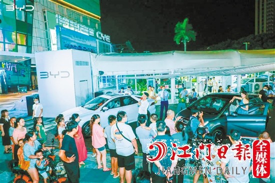 在過去的一年，新能源汽車受到許多消費(fèi)者的青睞。