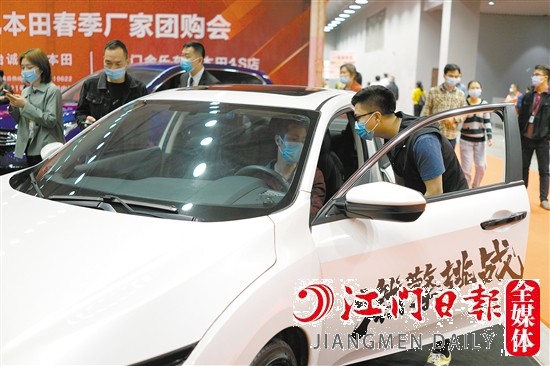 往年本報(bào)舉辦的春季車(chē)展受到消費(fèi)者青睞。