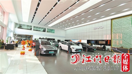 重裝后的展廳寬敞明亮，設(shè)施設(shè)備更完善。