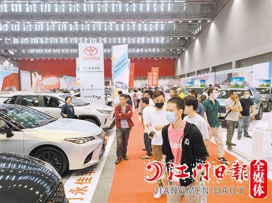 車(chē)展現(xiàn)場(chǎng)人氣旺。