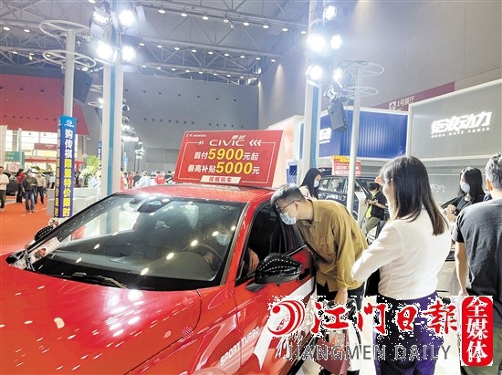 本屆“五一”車展期間，許多汽車經(jīng)銷商將推出購車優(yōu)惠。