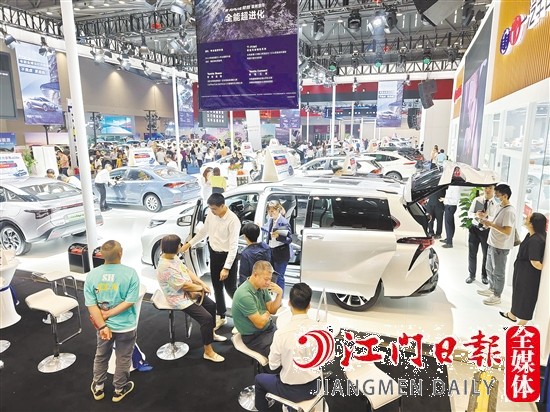 車展現場人氣旺。