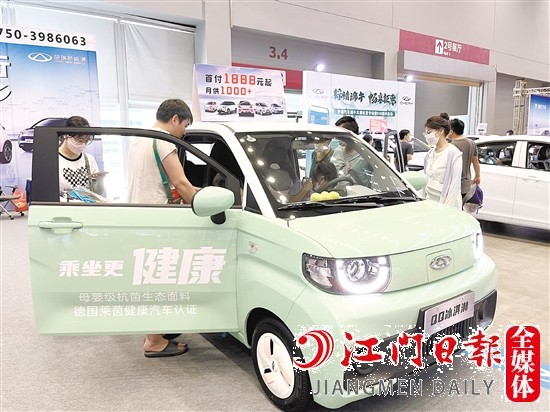 新能源汽車越來(lái)越受消費(fèi)者青睞。