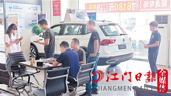 為盡早清理庫存，不少汽車經(jīng)銷商加大優(yōu)惠力度。