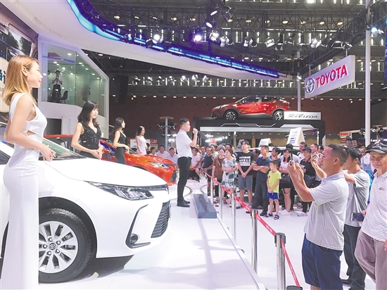 每屆“十一”車展都有眾多新車亮相，吸引消費(fèi)者的目光。