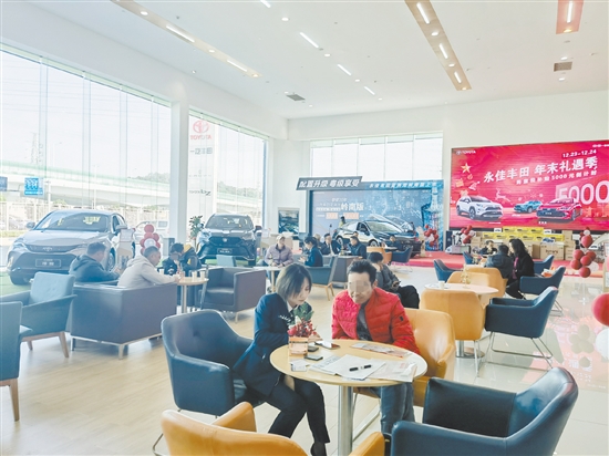 車商積極沖量吸引了許多消費(fèi)者的目光。