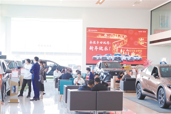 今年1月，買車過(guò)年大軍讓4S店熱鬧起來(lái)。