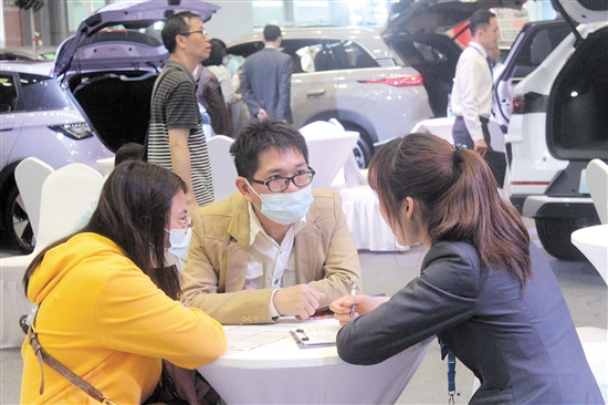 消費(fèi)者在簽訂購車合同時(shí)不妨多注意。