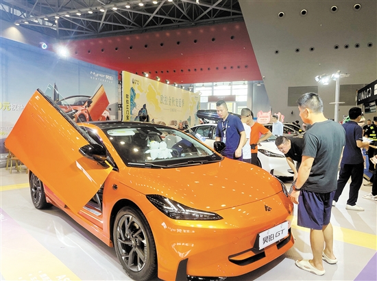 每一屆車展都能吸引數(shù)十家經(jīng)銷商參展，方便消費(fèi)者貨比三家一站式買車。