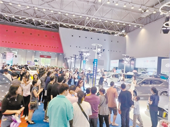 本報往屆車展人氣旺。